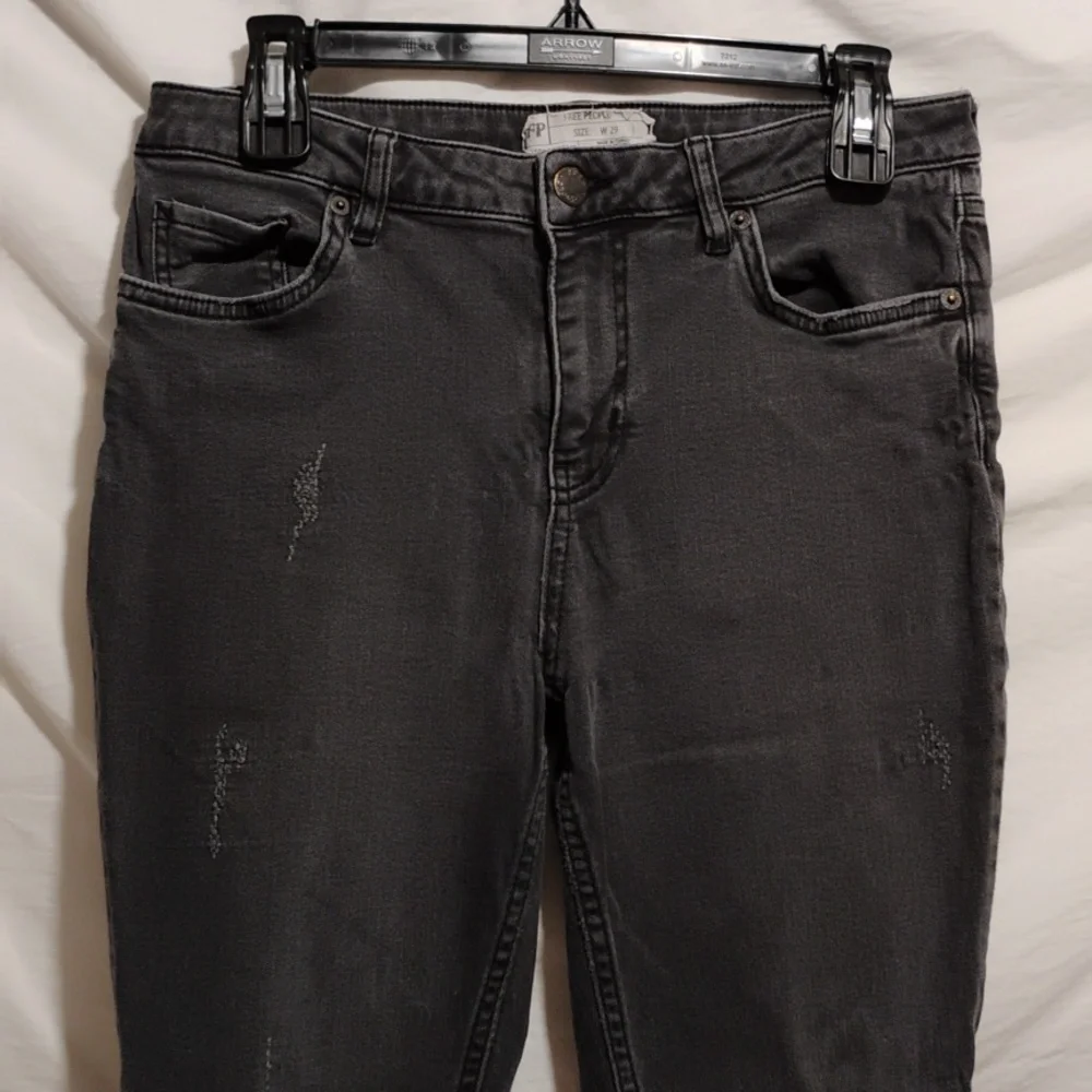 Free People Great Heights Fringed Hem Black Jeans Sz.29 Hardly Worn (A-72) - Picture 2 of 10